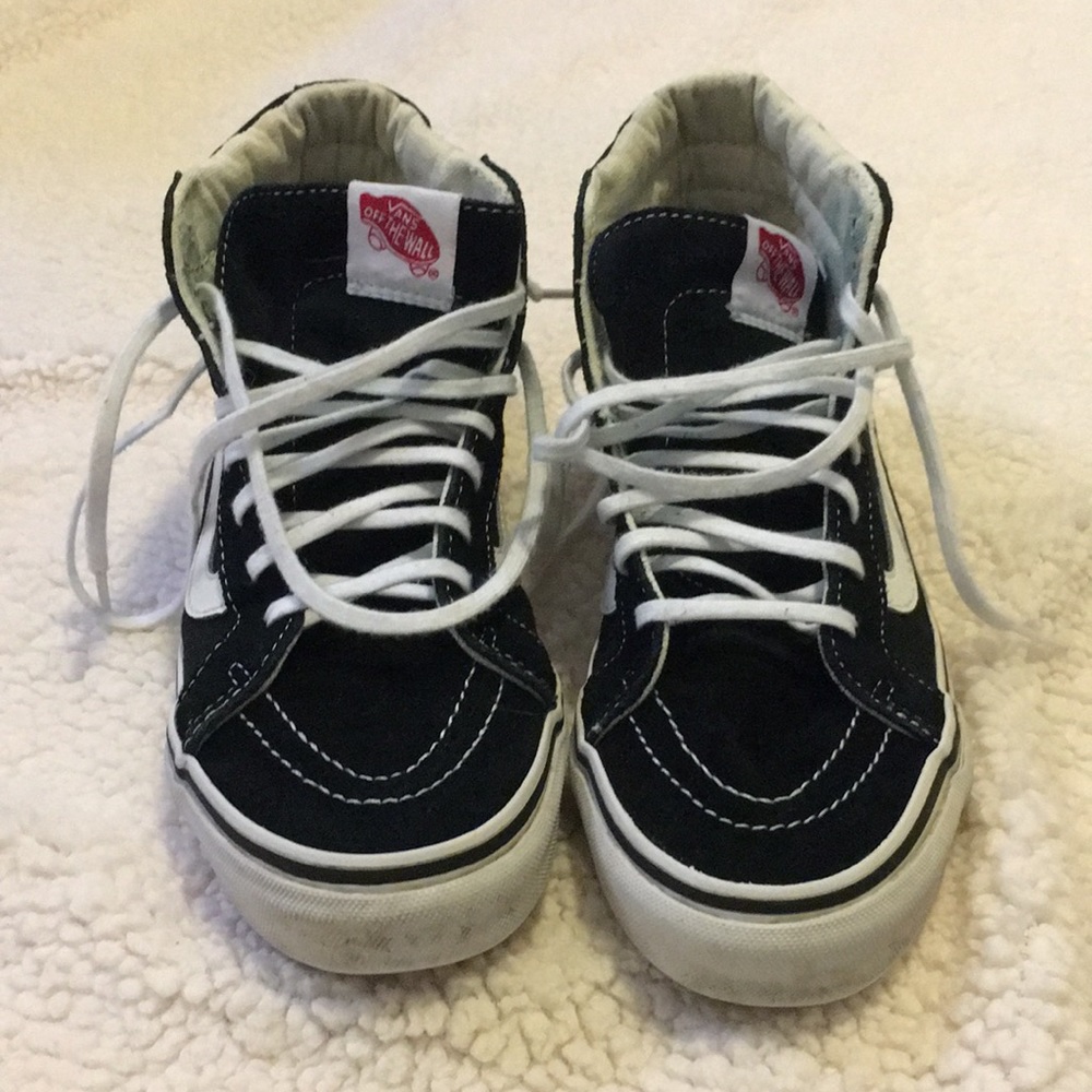 Hi top classic skate shoe by Vans